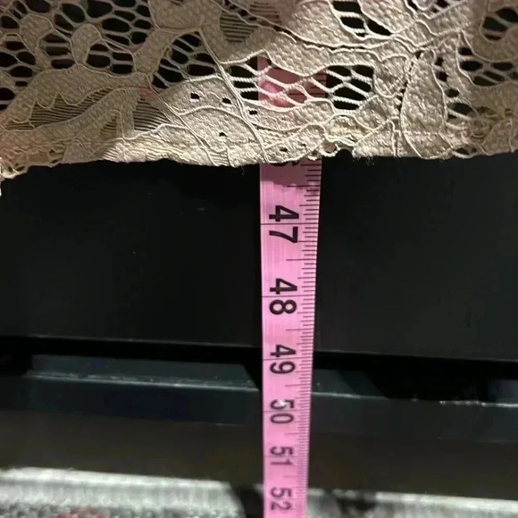 Just Taylor V-neck flutter sleeve lace,Hi/low ruffle,zip back, lined,zipper back - Picture 12 of 16